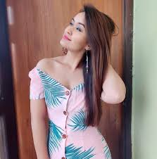 A SLIM TYPE GIRL IN COLORFUL DRESS GIVING NICE POSE